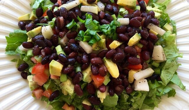 Ricetta Insalata di quinoa con avocado e fagioli neri