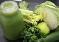 Smoothie di cavolo e mela verde ricetta nutriente e gustosa