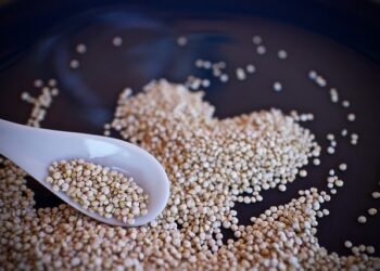 Quinoa proprietà, benefici e modi per utilizzarla in cucina